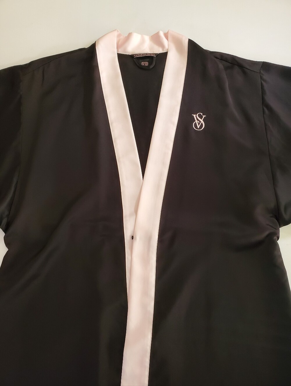 🟢2669 * Victoria's Secret Satin Kimono Robe Logo Black Pink One Size - Picture 6 of 12